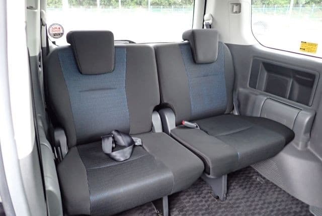 2008 Toyota Voxy JDM car for sale — photo 20 of 25