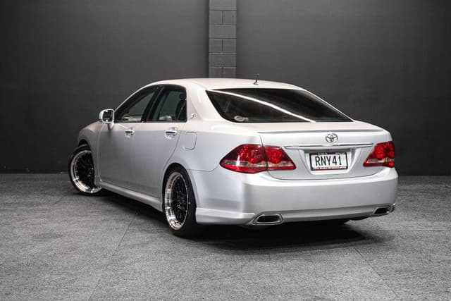 2008 Toyota Crown JDM car for sale — photo 8 of 18