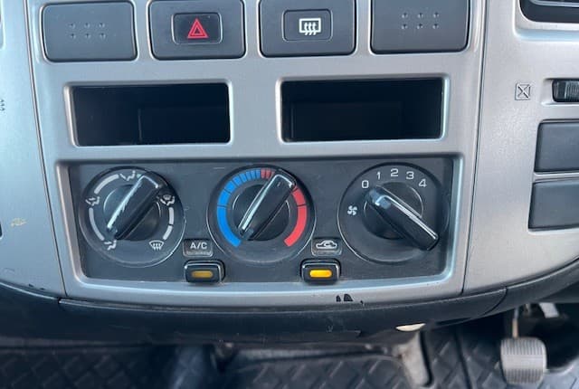 2012 Nissan Caravan JDM car for sale — photo 9 of 25