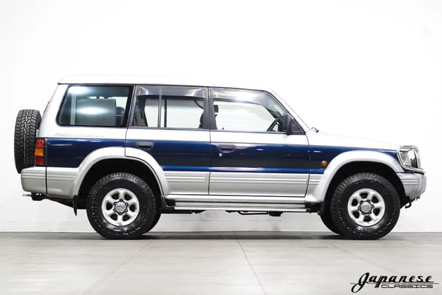 1996 Mitsubishi Pajero JDM car for sale — photo 5 of 25