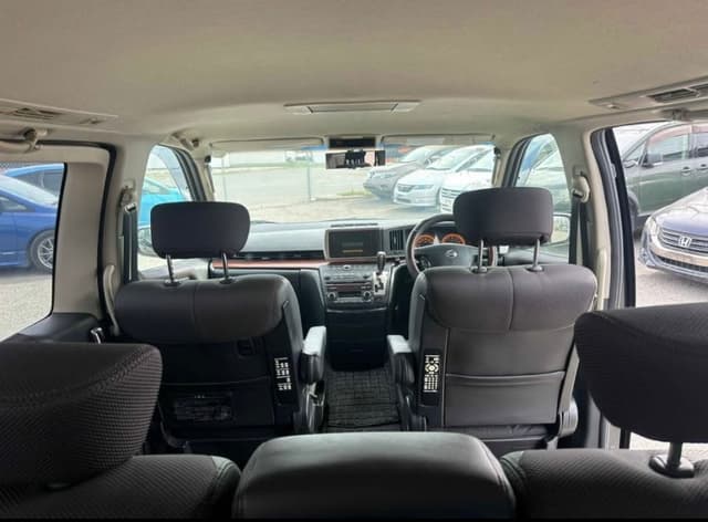 2005 Nissan Elgrand JDM car for sale — photo 8 of 12
