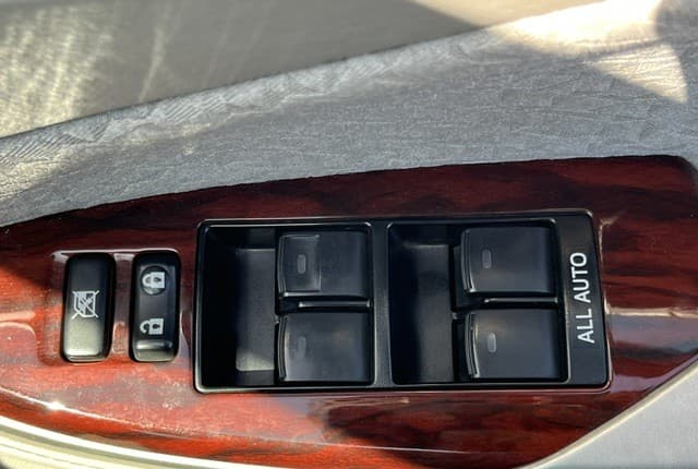 2010 Toyota Crown JDM car for sale — photo 22 of 25