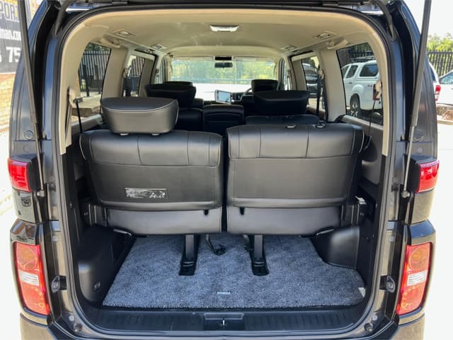 2009 Nissan Elgrand JDM car for sale — photo 15 of 16