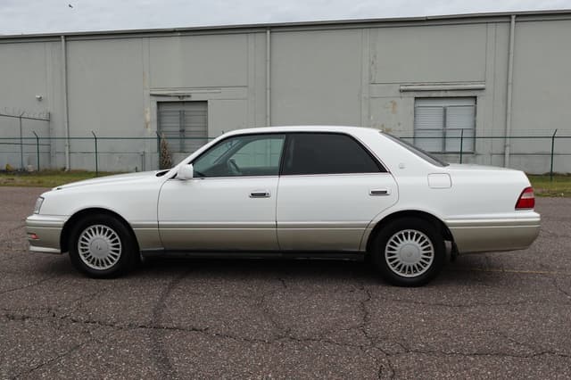 1995 Toyota Crown JDM car for sale — photo 11 of 19