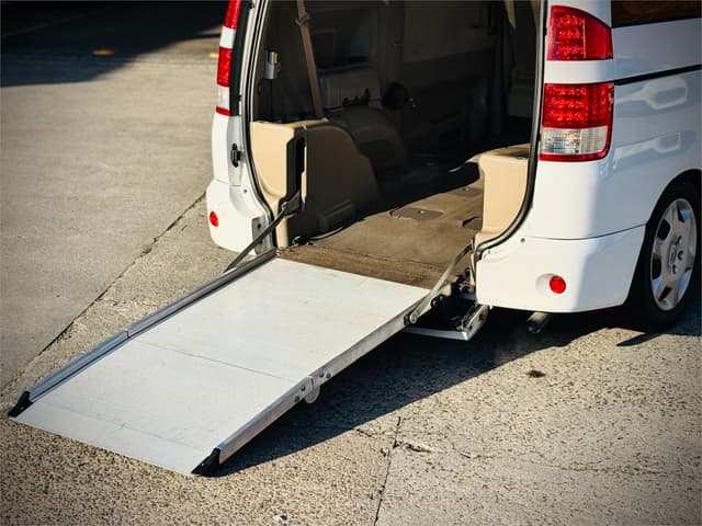 2005 Toyota Voxy JDM car for sale — photo 13 of 25