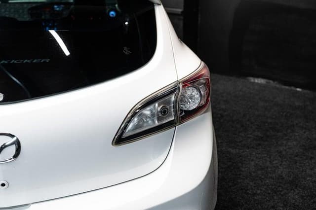 2010 Mazda Axela JDM car for sale — photo 3 of 19