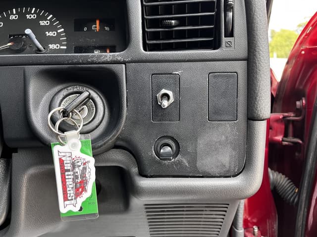 1990 Toyota Hilux JDM car for sale — photo 23 of 25