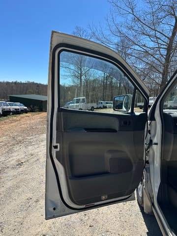 2000 Nissan Elgrand JDM car for sale — photo 12 of 25