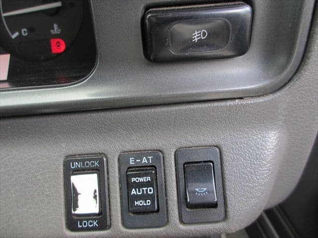 1999 Nissan Caravan JDM car for sale — photo 8 of 25
