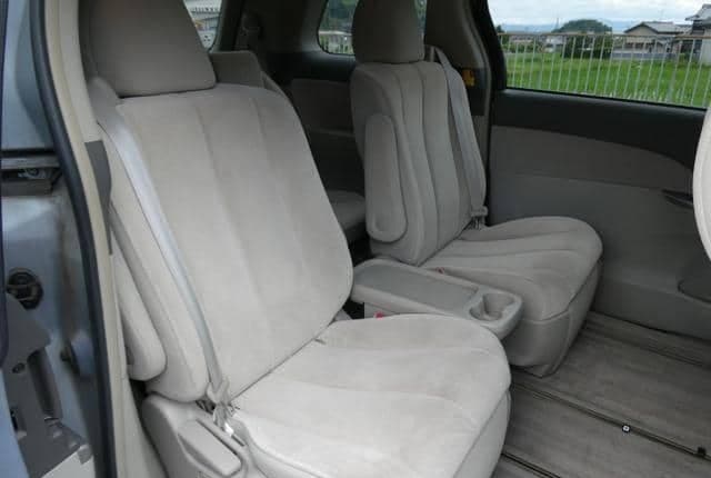 2009 Toyota Estima JDM car for sale — photo 9 of 16