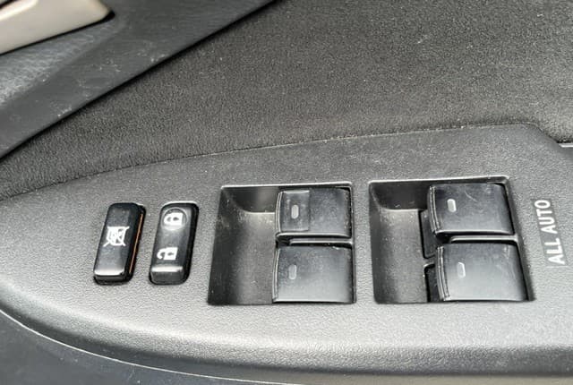 2010 Toyota Corolla JDM car for sale — photo 20 of 25