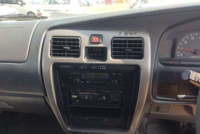 2000 Toyota Hilux Surf JDM car for sale — photo 5 of 6