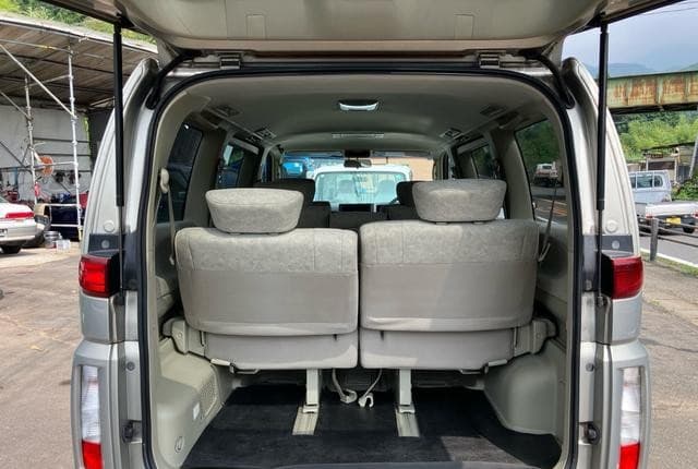 2003 Nissan Elgrand JDM car for sale — photo 10 of 25