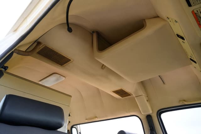1999 Toyota HiAce JDM car for sale — photo 6 of 20