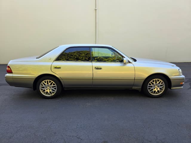 1997 Toyota Crown JDM car for sale — photo 6 of 13