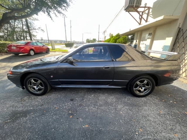 1990 Nissan Skyline JDM car for sale — photo 4 of 4