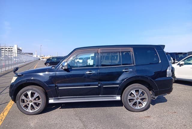 2010 Mitsubishi Pajero JDM car for sale — photo 2 of 25