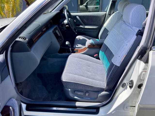 1996 Toyota Crown JDM car for sale — photo 19 of 21