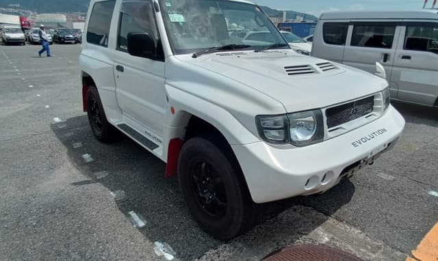 1998 Mitsubishi Pajero JDM car for sale — photo 2 of 20