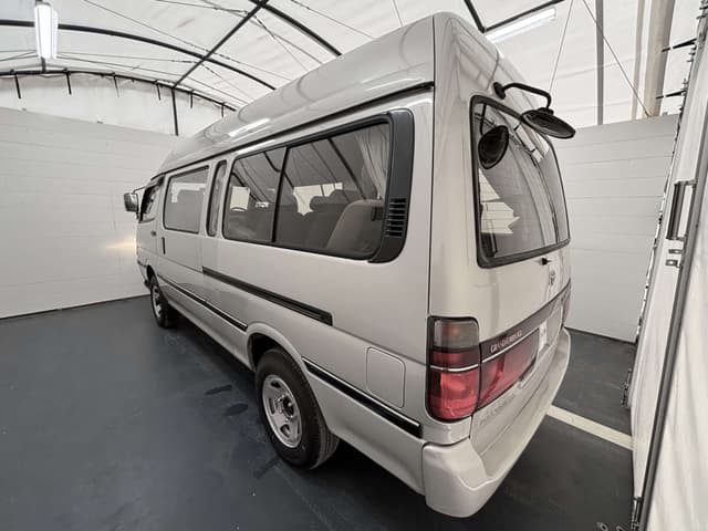 2001 Toyota HiAce JDM car for sale — photo 4 of 25