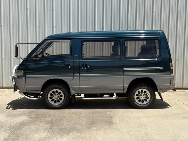 1990 Mitsubishi Delica JDM car for sale — photo 4 of 20