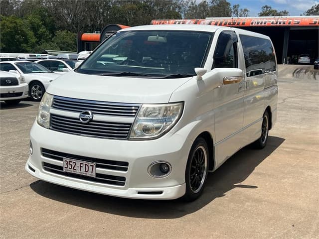 2010 Nissan Elgrand JDM car for sale — photo 3 of 14