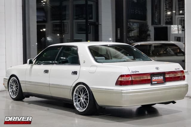1997 Toyota Crown JDM car for sale — photo 2 of 25