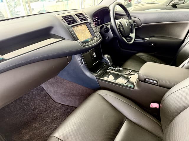 2009 Toyota Crown JDM car for sale — photo 5 of 5