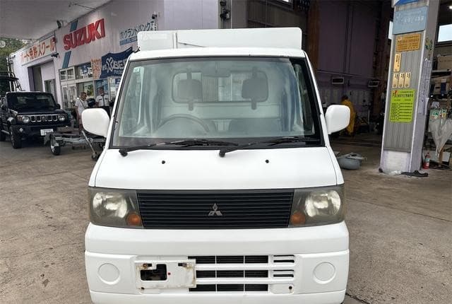 2004 Mitsubishi Minicab JDM car for sale — photo 2 of 25