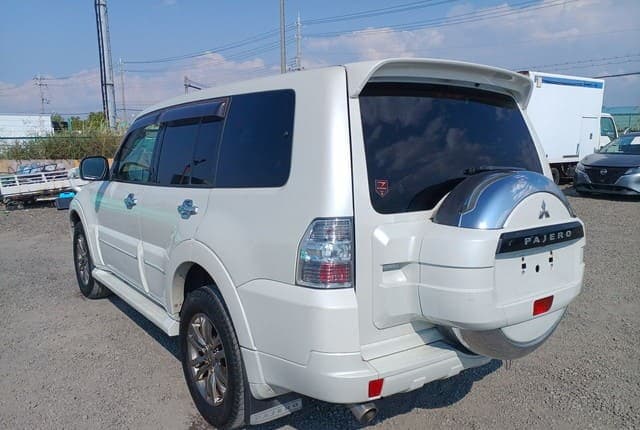 2009 Mitsubishi Pajero JDM car for sale — photo 3 of 25