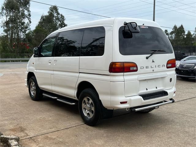 2004 Mitsubishi Delica JDM car for sale — photo 8 of 10