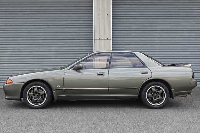 1992 Nissan Skyline JDM car for sale — photo 13 of 25