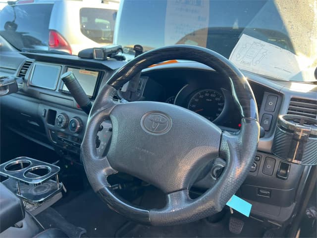 2005 Toyota HiAce JDM car for sale — photo 18 of 25