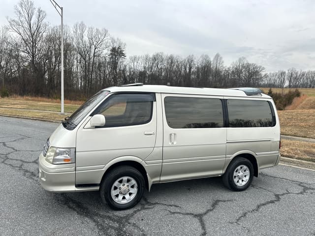 1999 Toyota HiAce JDM car for sale — photo 3 of 10
