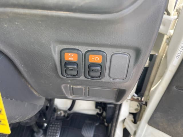 1998 Daihatsu Hijet JDM car for sale — photo 19 of 25