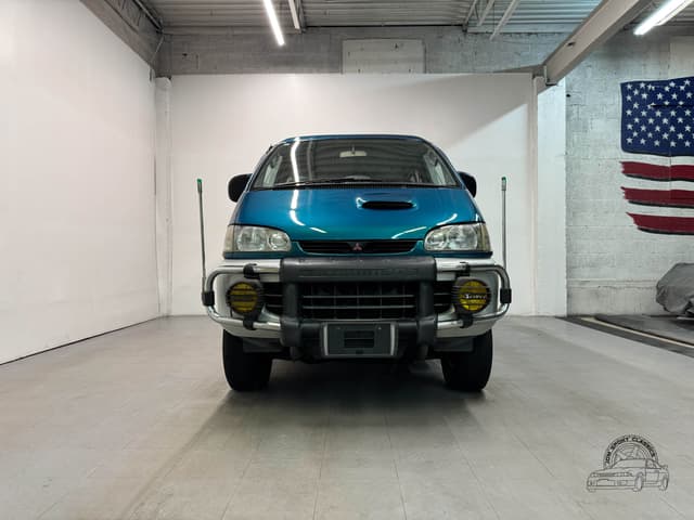 1997 Mitsubishi Delica JDM car for sale — photo 6 of 25