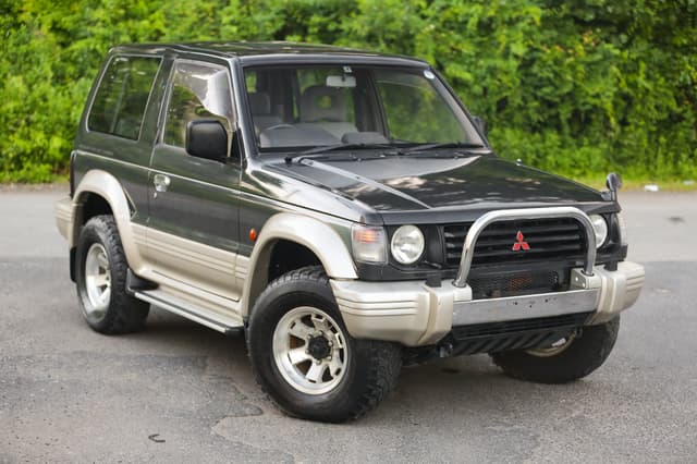 1993 Mitsubishi Pajero JDM car for sale — photo 2 of 25
