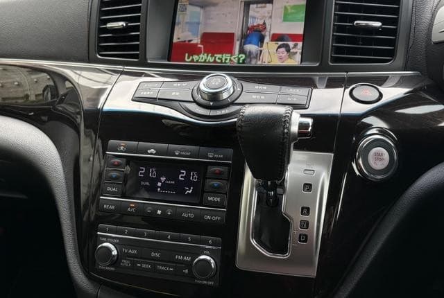 2010 Nissan Elgrand JDM car for sale — photo 19 of 25