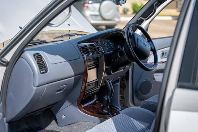 1996 Toyota Hilux Surf JDM car for sale — photo 3 of 14