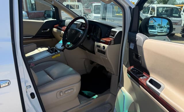 2011 Toyota Alphard JDM car for sale — photo 4 of 7