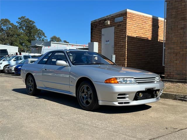 1992 Nissan Skyline JDM car for sale — photo 4 of 21