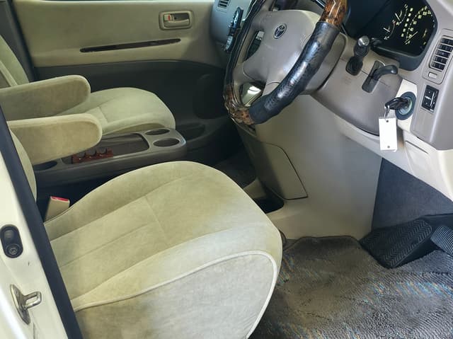 2000 Toyota Grand Hiace JDM car for sale — photo 23 of 25