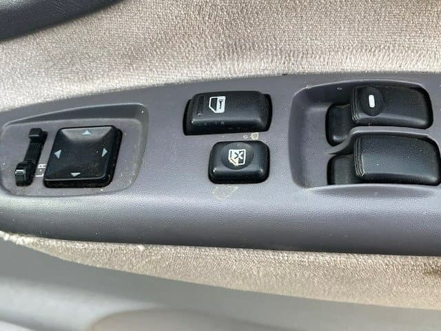 2000 Mitsubishi Delica JDM car for sale — photo 14 of 18