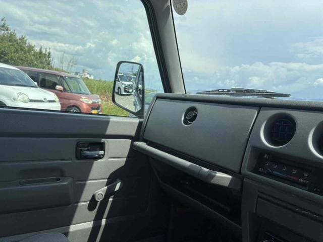 1998 Suzuki Jimny JDM car for sale — photo 12 of 19