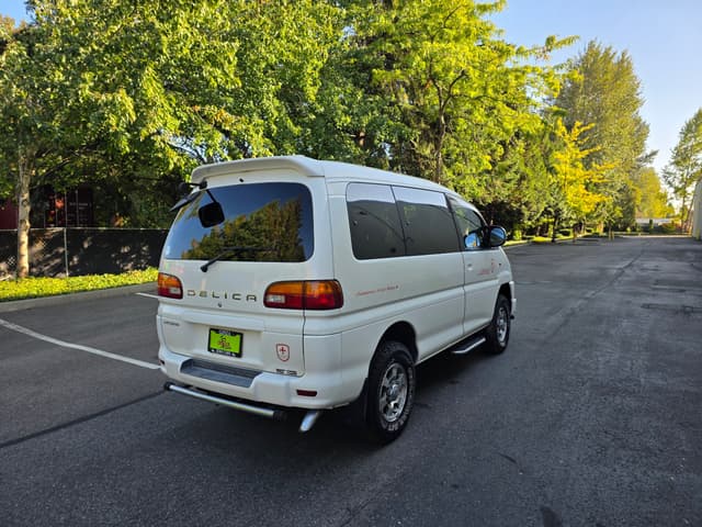 1999 Mitsubishi Delica JDM car for sale — photo 3 of 16