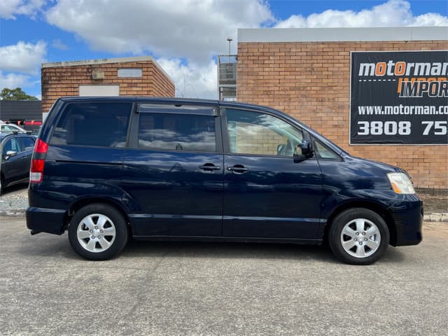2005 Toyota Noah JDM car for sale — photo 5 of 17