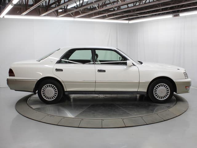 1997 Toyota Crown JDM car for sale — photo 8 of 25