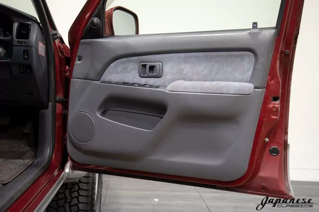 1999 Toyota Hilux Surf JDM car for sale — photo 19 of 25