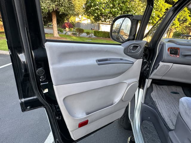 1994 Mitsubishi Delica JDM car for sale — photo 20 of 22