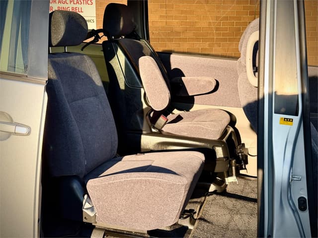 2003 Toyota Voxy JDM car for sale — photo 19 of 25